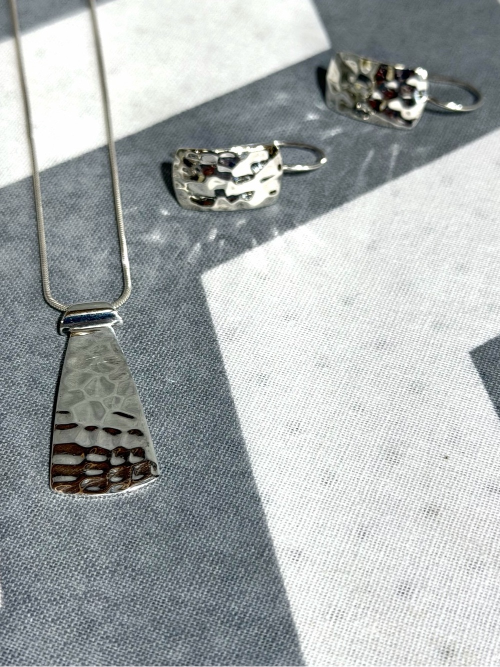 Silpada Hammered Silver Pendant Necklace and Earrings Set - Picture 2 of 14